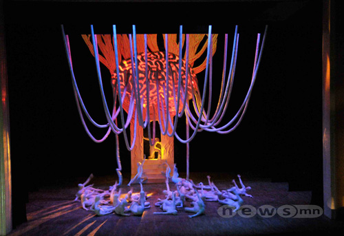 “Хоёр ертөнцийн буудал” жүжиг эргэлт хийлээ